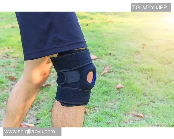 足球明星佩戴护膝的高清图片展示运动员的专业与风采