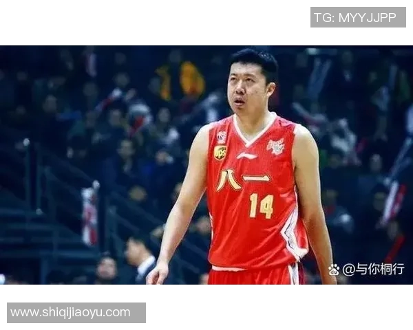 8月7日篮球赛场上的明星球员是谁引发了球迷们的热议与关注